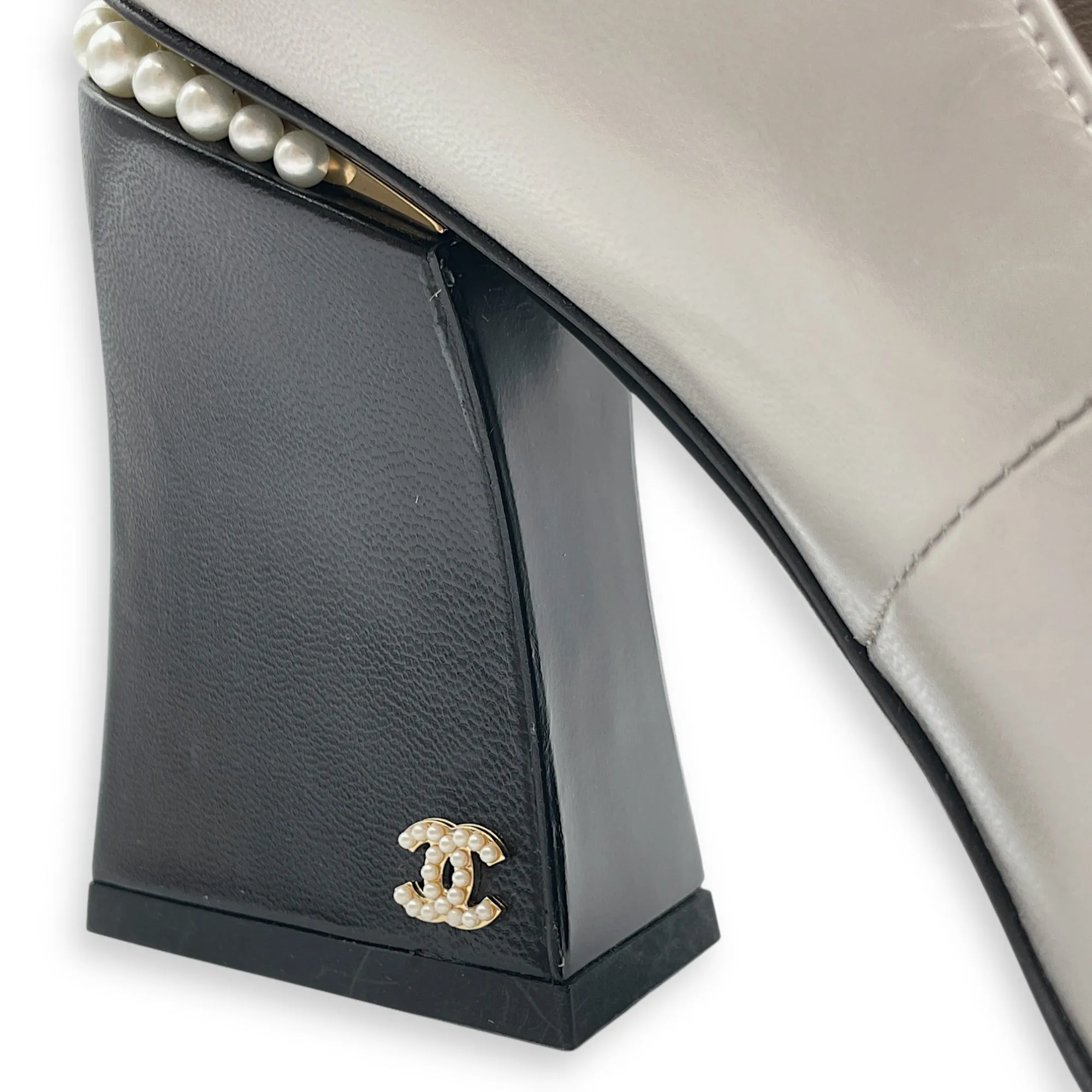 22A Runway Pearl Embellished Mary Janes Pumps 37.5C Multi-colour Shoes in Lambskin, Gold hardware