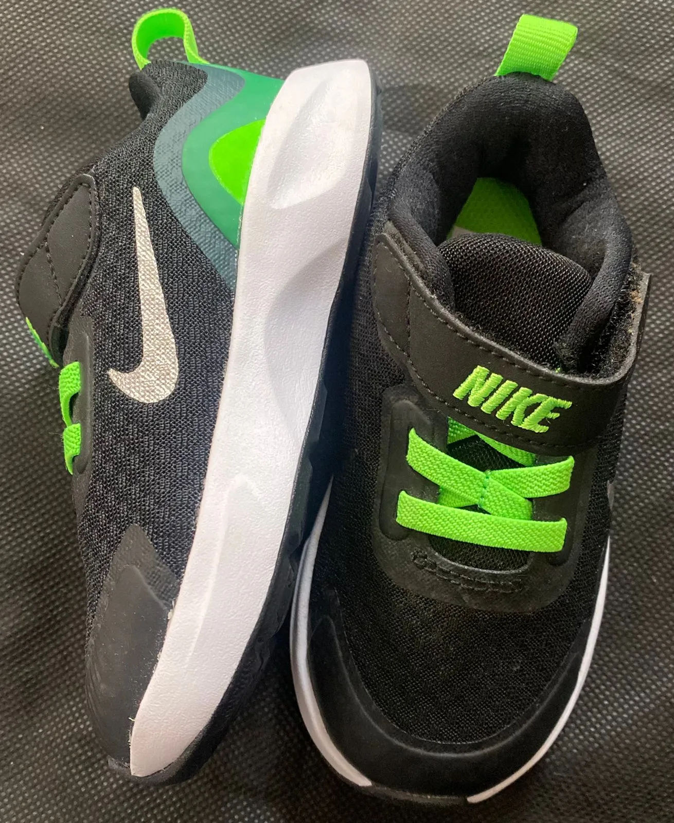 NIKE TRAINERS