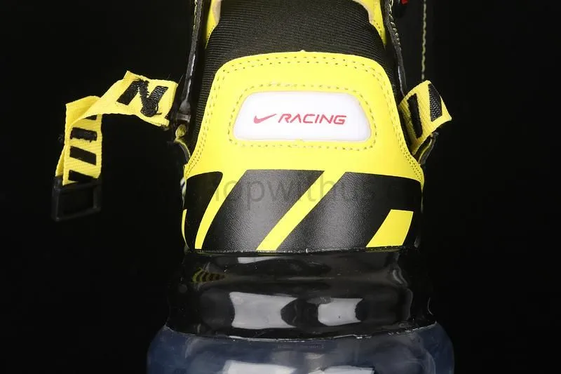 NikeMen's Air Max 720 Saturn - Black/Dynamic Yellow