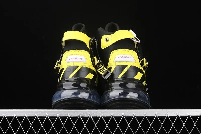 NikeMen's Air Max 720 Saturn - Black/Dynamic Yellow