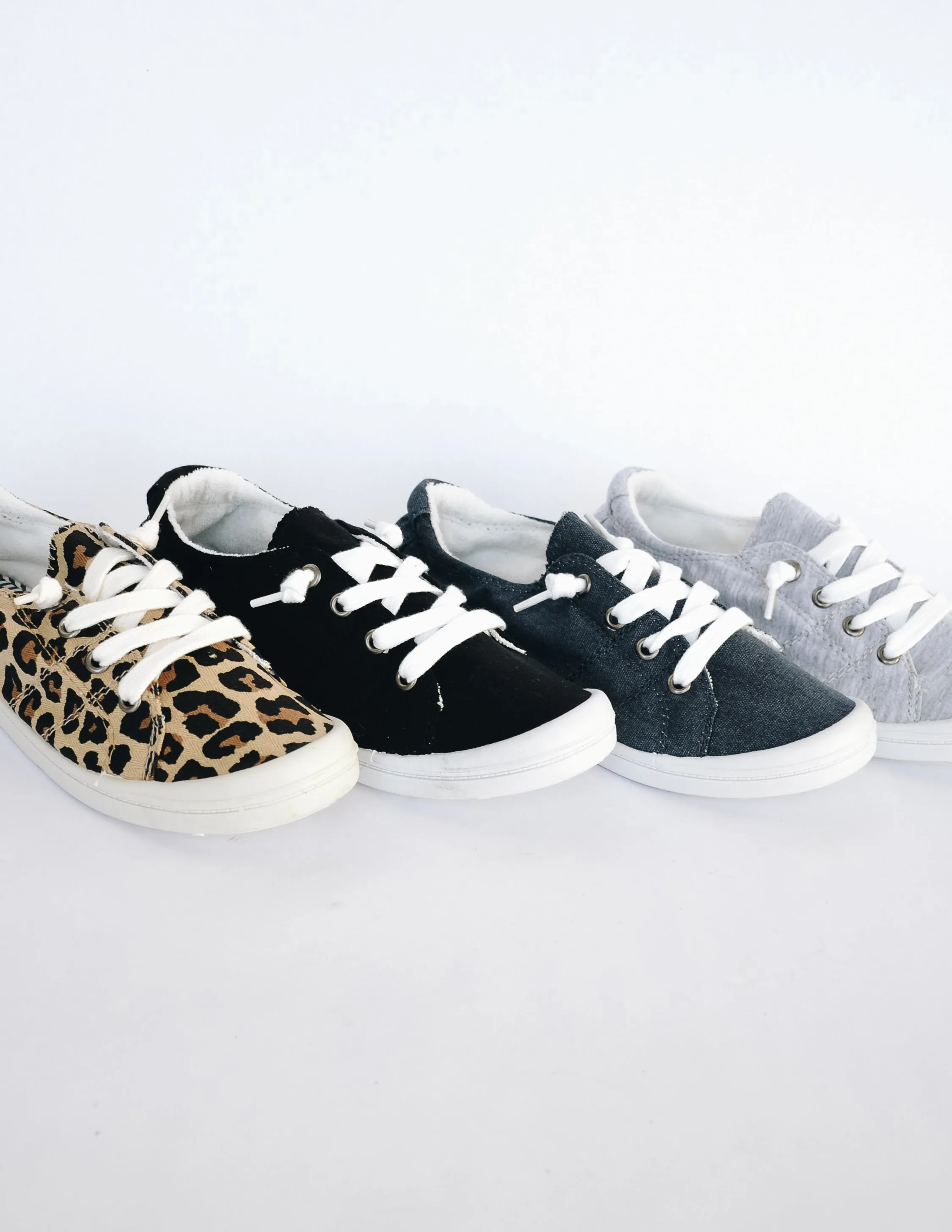 ONE STEP AHEAD SNEAKER - Black/ White
