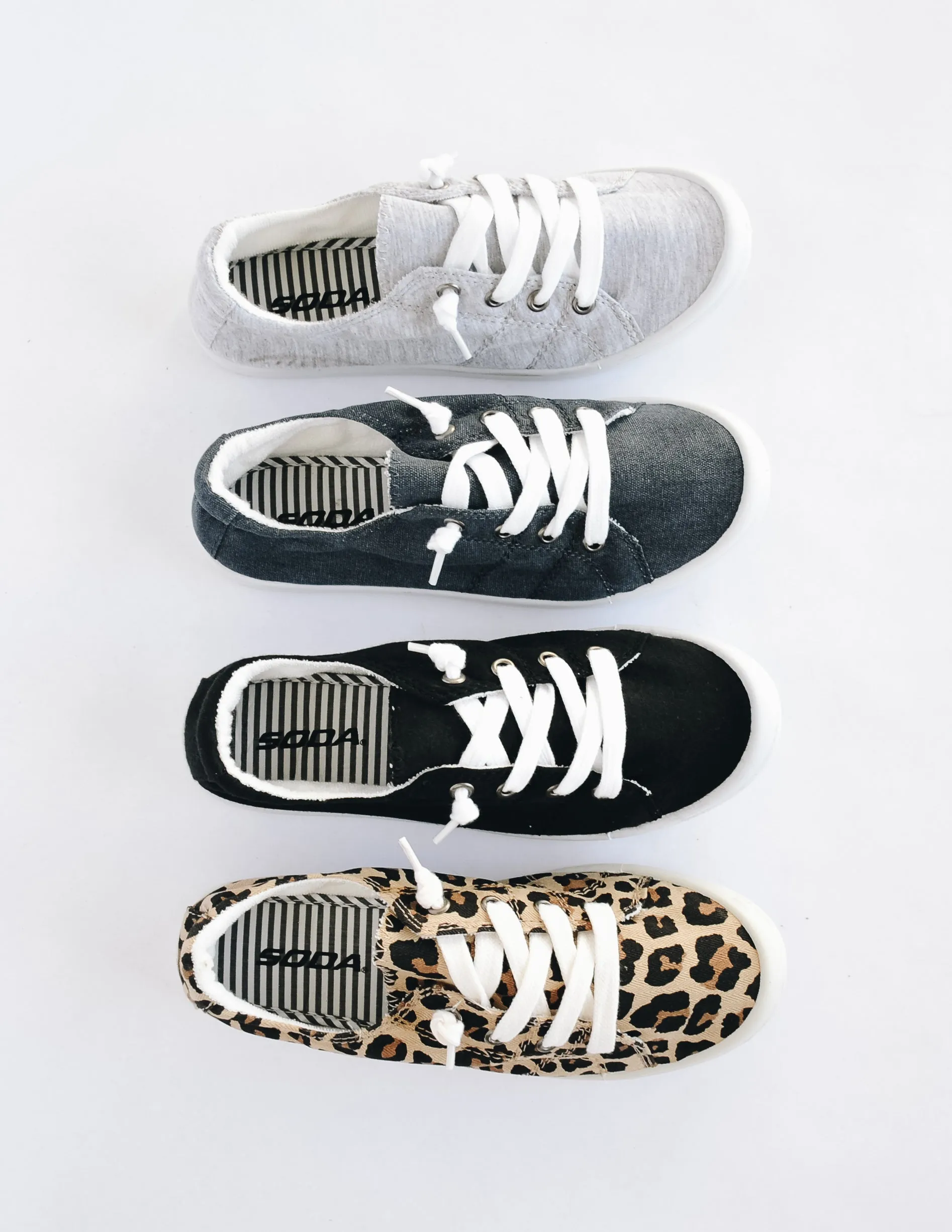 ONE STEP AHEAD SNEAKER - Black/ White