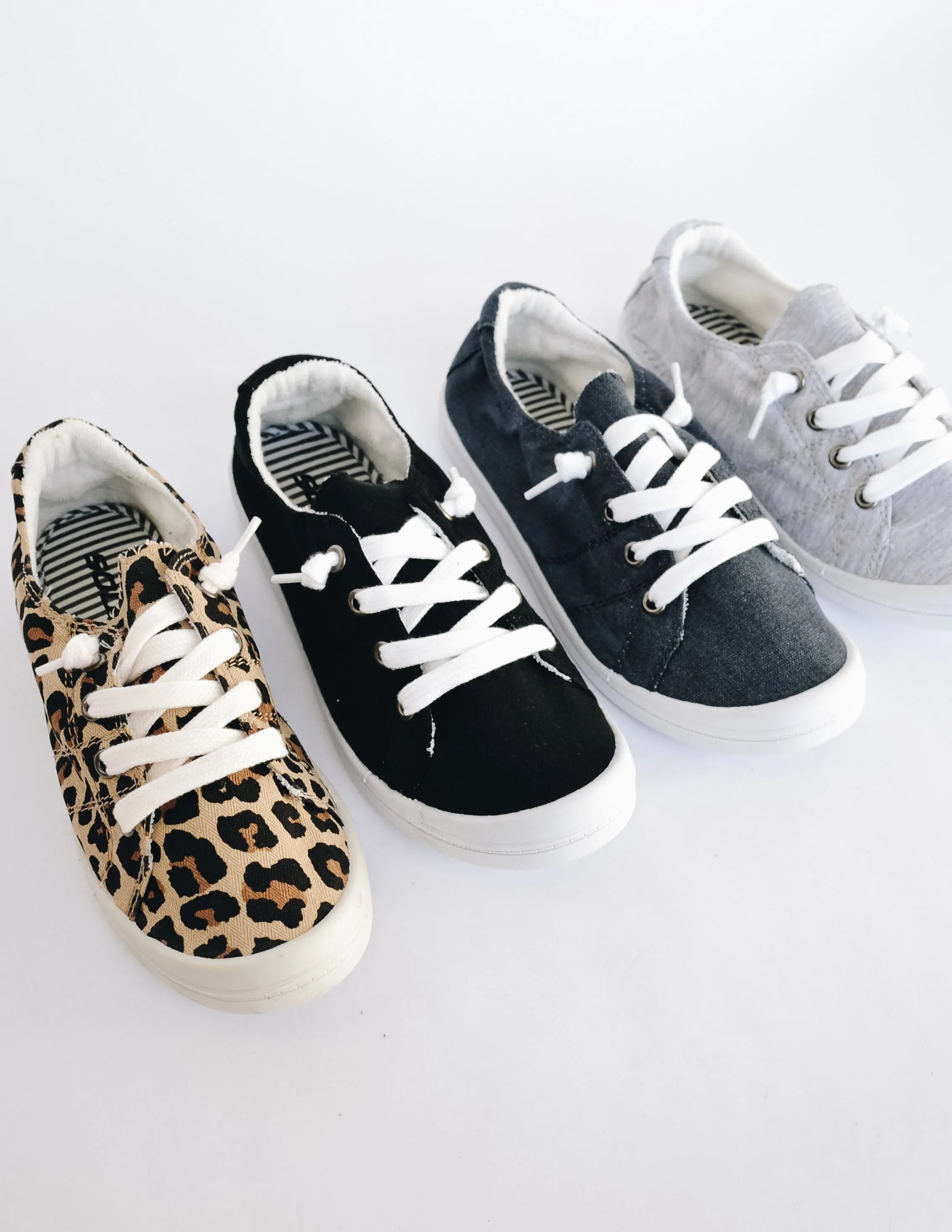 ONE STEP AHEAD SNEAKER - Black/ White