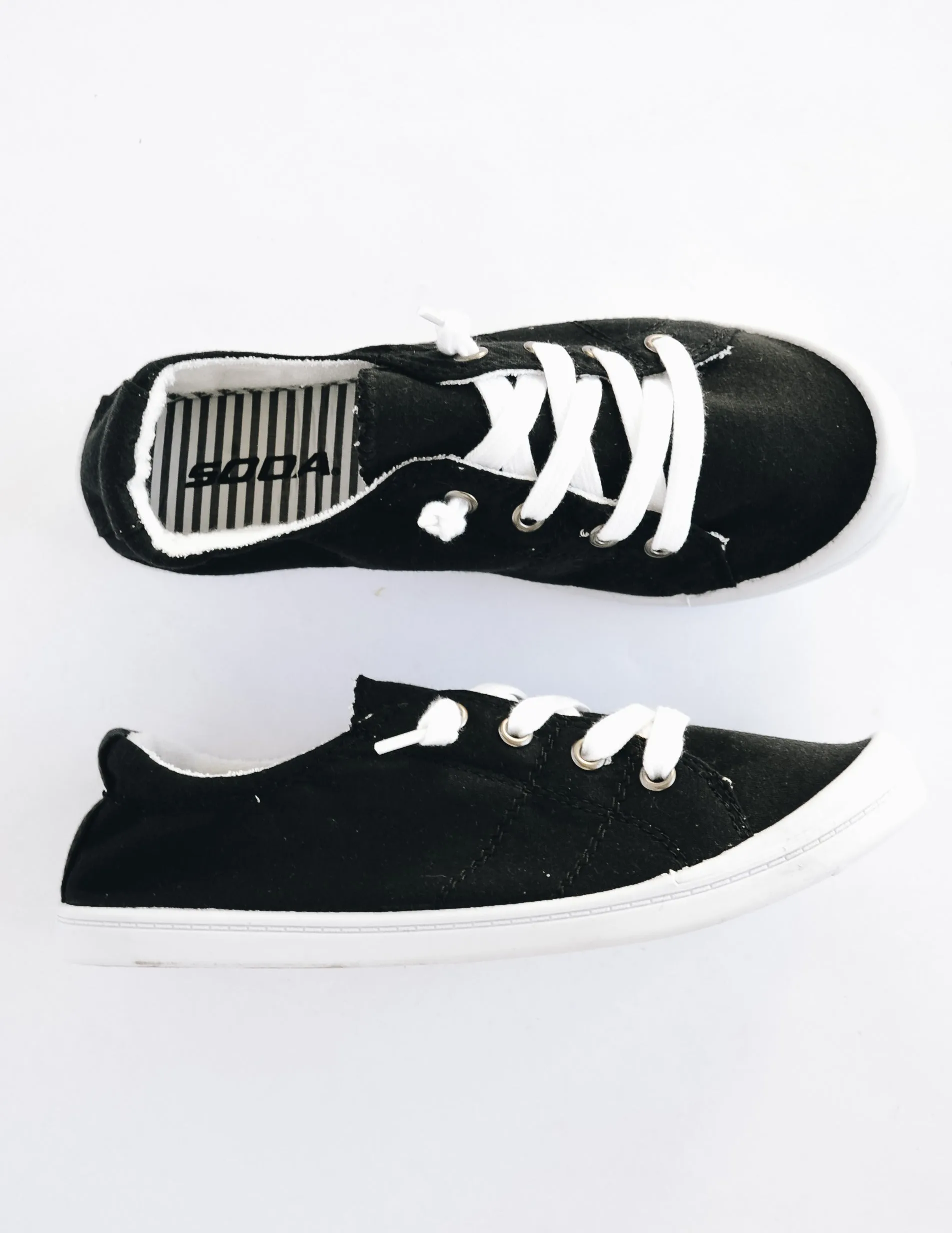 ONE STEP AHEAD SNEAKER - Black/ White