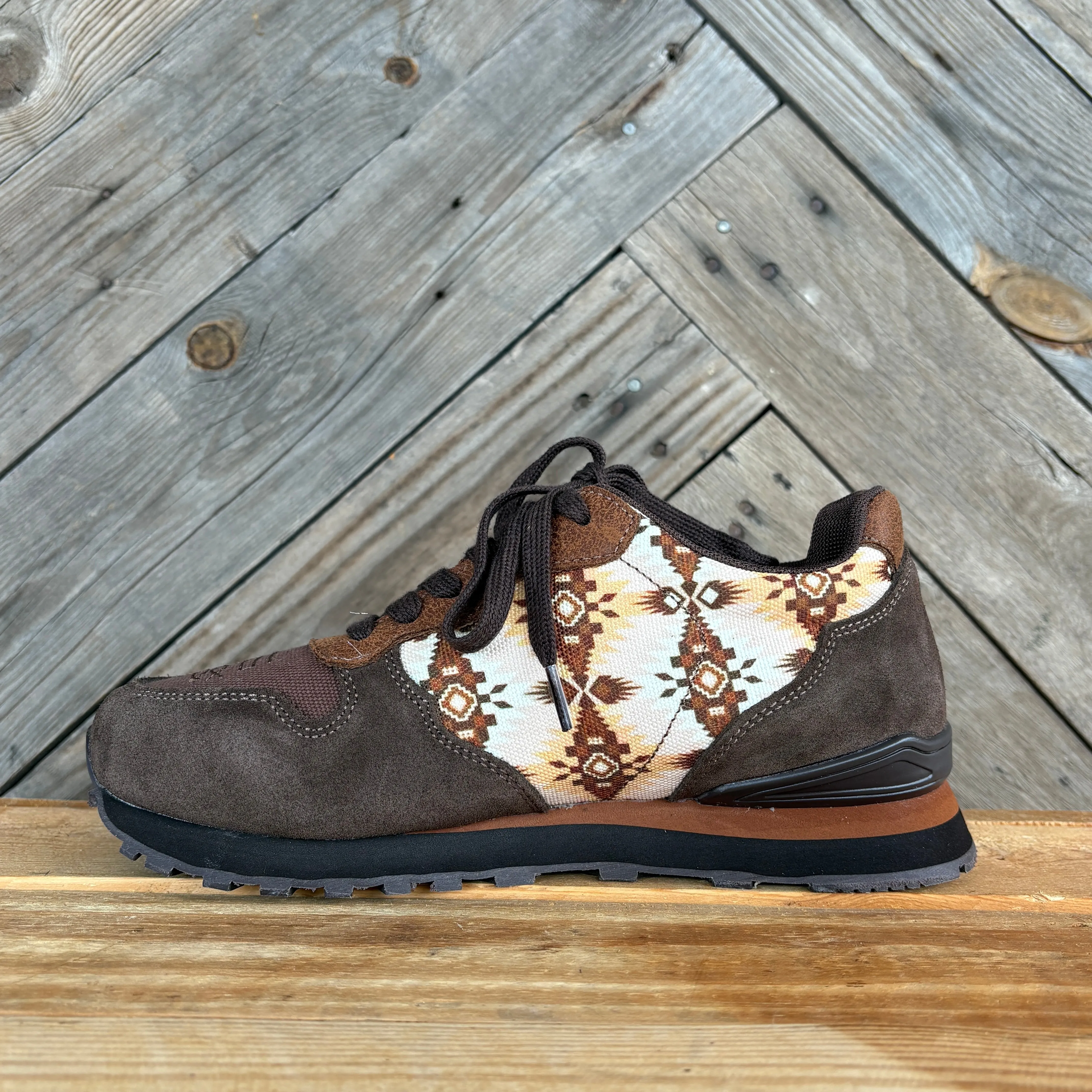 Roper Women's Giddyup Aztec Retro Lace Up Jogger in Brown