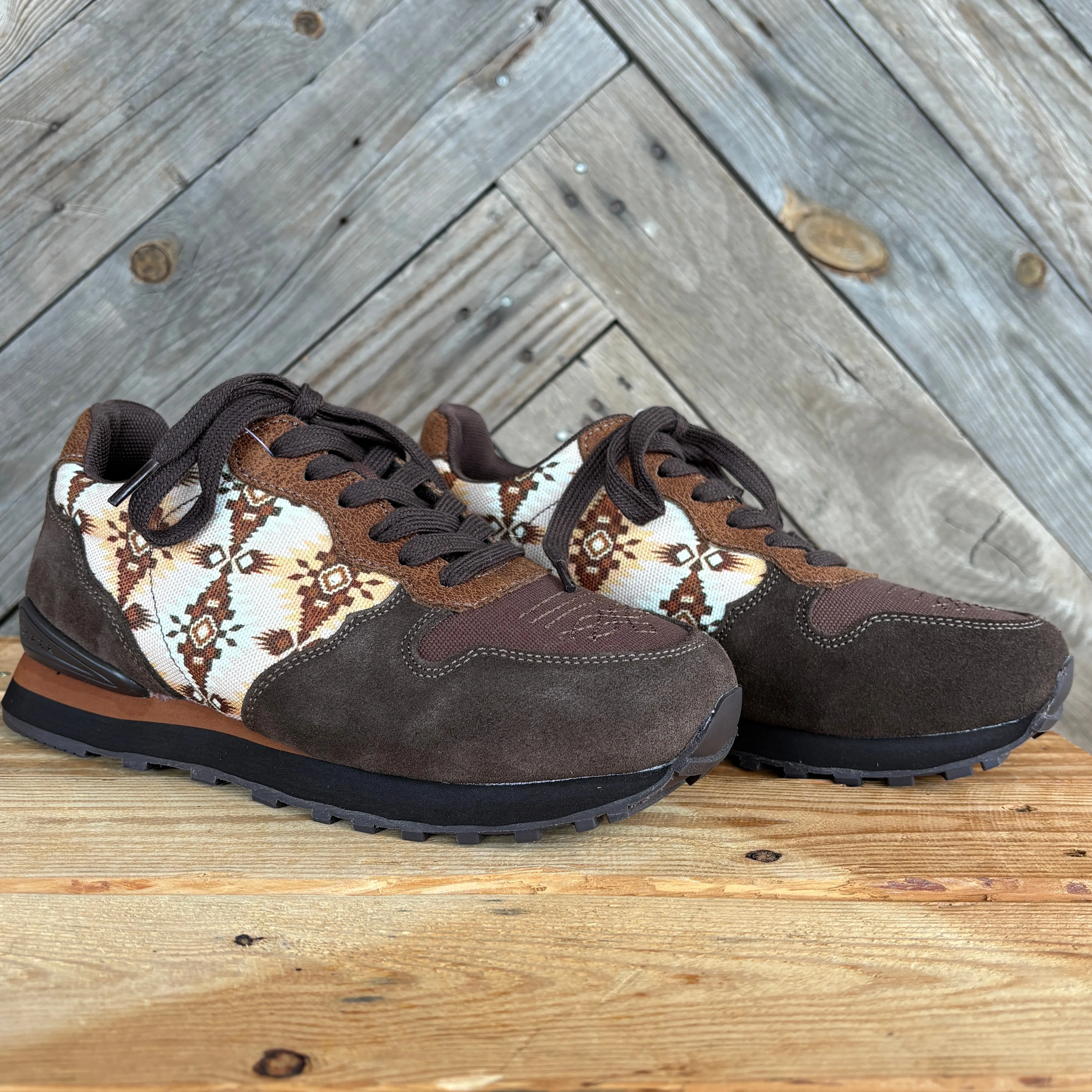 Roper Women's Giddyup Aztec Retro Lace Up Jogger in Brown