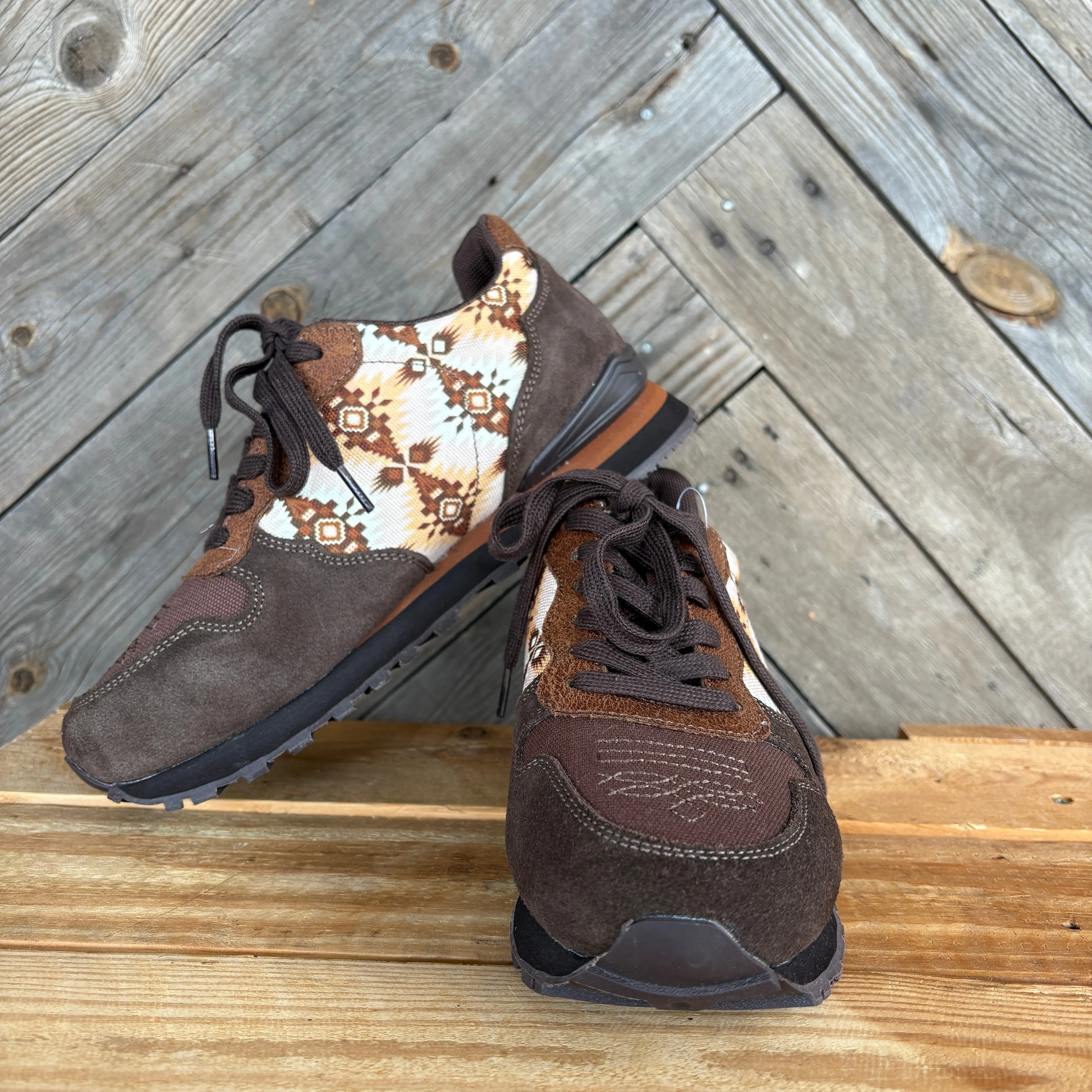 Roper Women's Giddyup Aztec Retro Lace Up Jogger in Brown